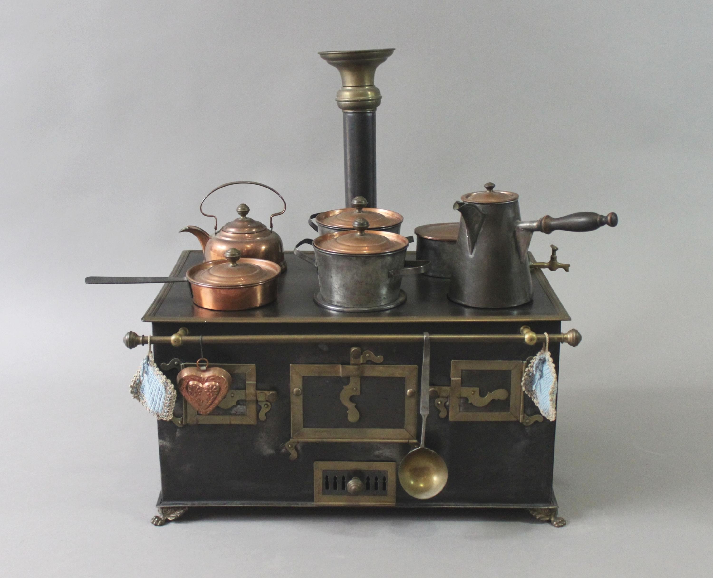 Puppenherd mit Spiritusbrennern, wohl Märklin, um 1860, technisch vergleichbar…